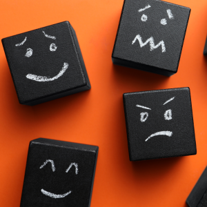 Técnicas de gestión emocional para equipos de trabajo en situaciones complejas