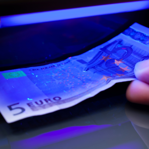 Detección de billetes falsos